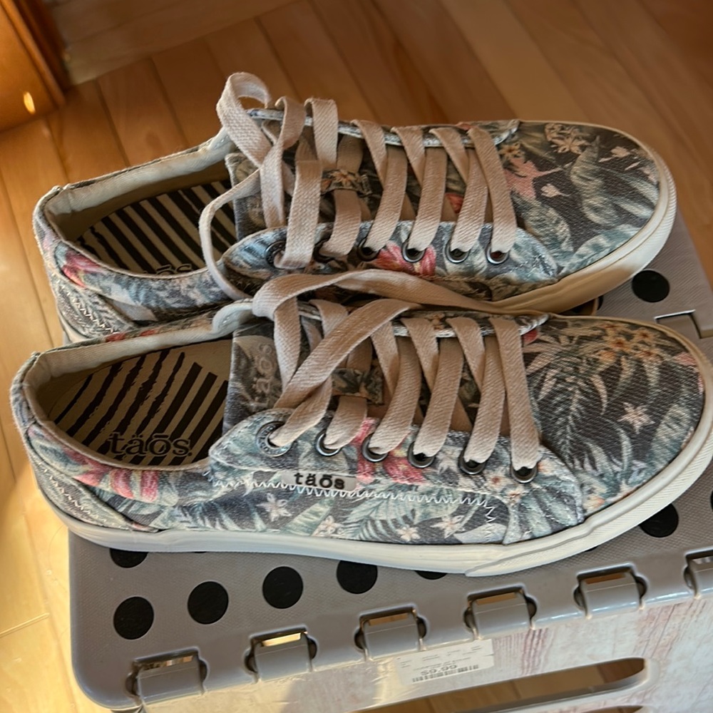 Taos sneakers multicolor really cute worn once